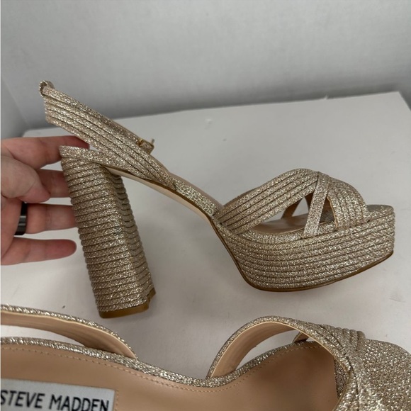 Steve Madden Laurel Chunky 5" Heel Sz
8.5M Sparkly Gold - Picture 7 of 11
